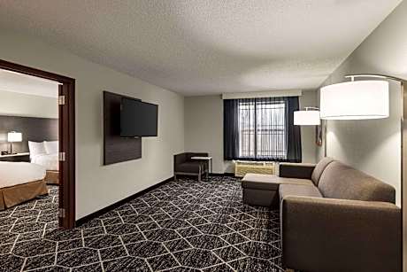 One-Bedroom Suite with Two Queen Beds, Mobility Access and Roll-in Shower, Non-Smoking