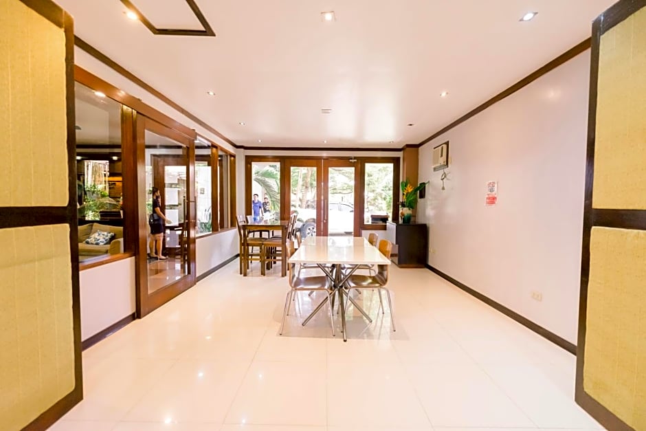 Madonna Hometel and Suites