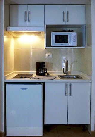 STUDIO 2 ADULTS + 1 CHILDREN