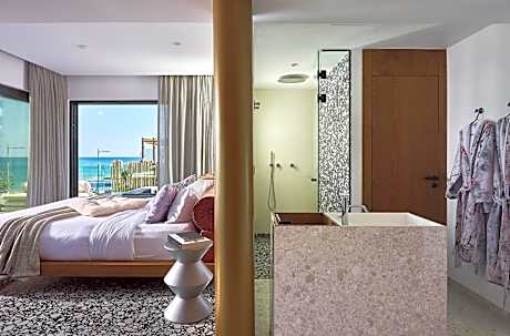 King Suite with Outdoor Jacuzzi -Sea View