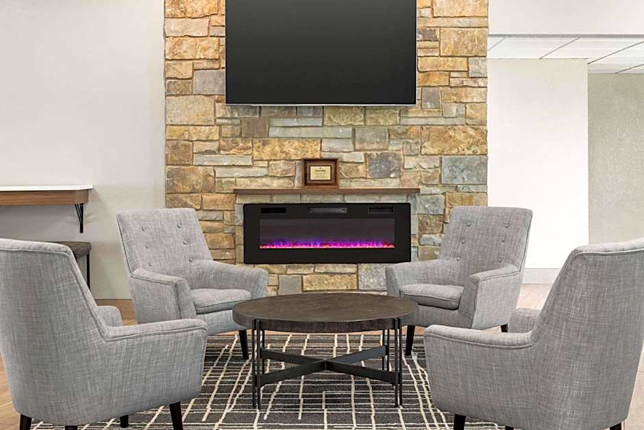 AmericInn by Wyndham La Crosse Riverfront-Conference Center