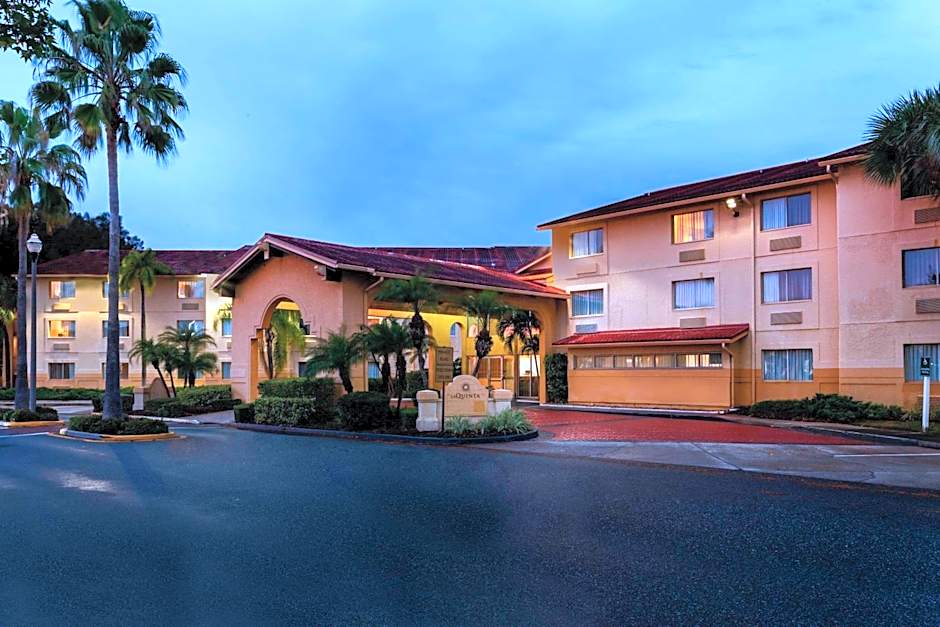 La Quinta Inn & Suites by Wyndham St. Pete-Clearwater Airport