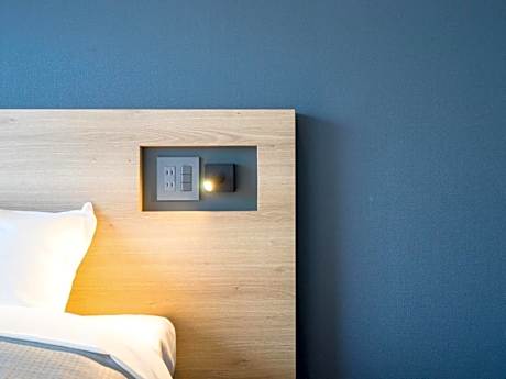 Single Room with Private Bathroom - Non-Smoking