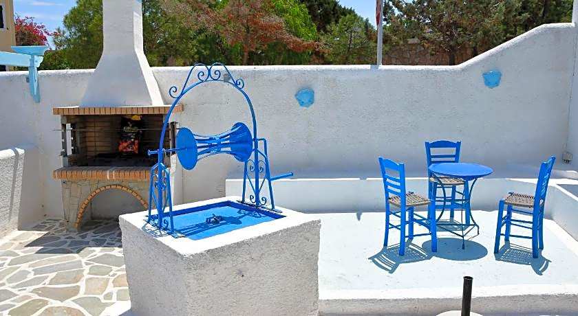 Blue Dolphin Studios and Apartment