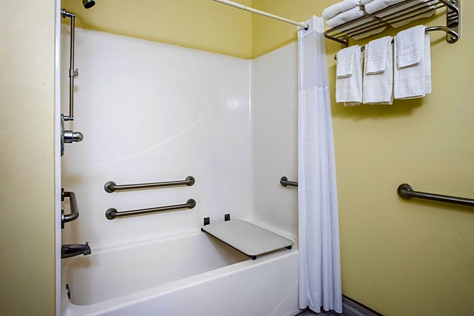 Days Inn & Suites by Wyndham Augusta Near Fort Gordon