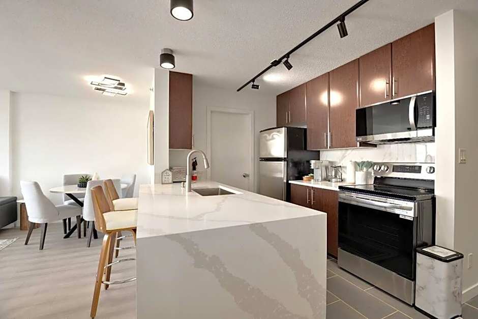 Luxary Condo Downtown Vancouver with free parking