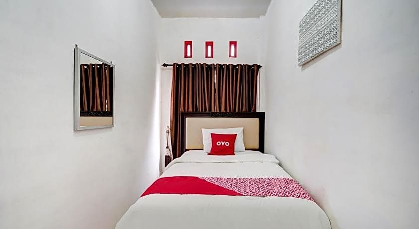 OYO 90645 Karisma Residence