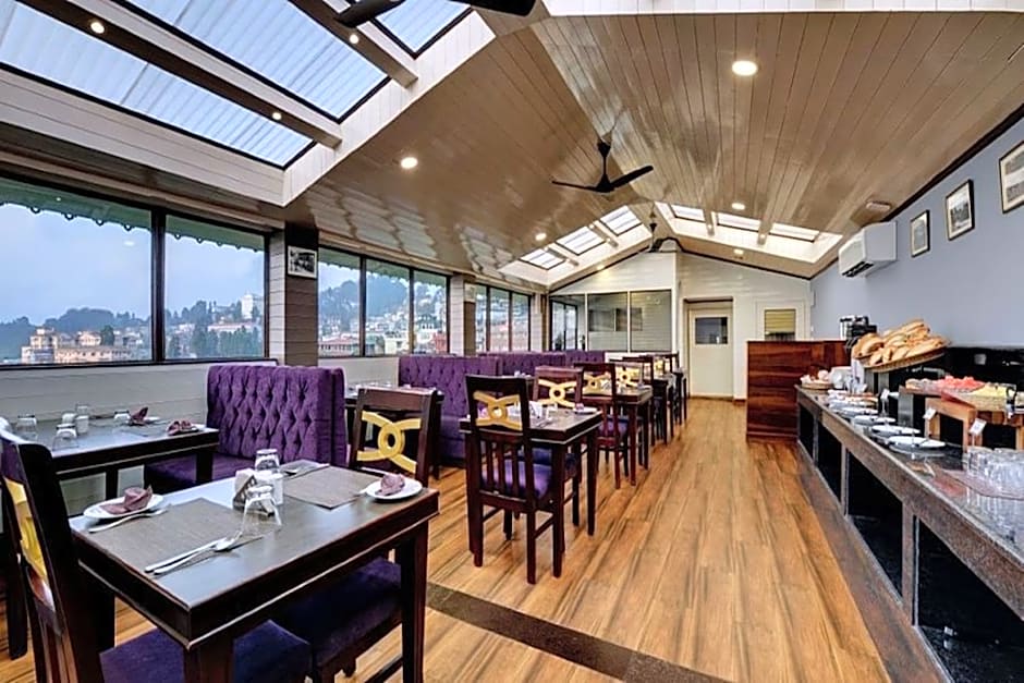 Sumitel Hotel 500 meters from Mall Road