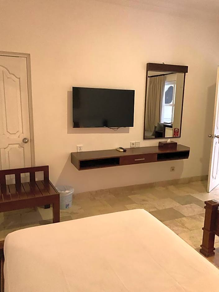 Sari Bunga Hotel - Legian, walking distance to Legian Beach