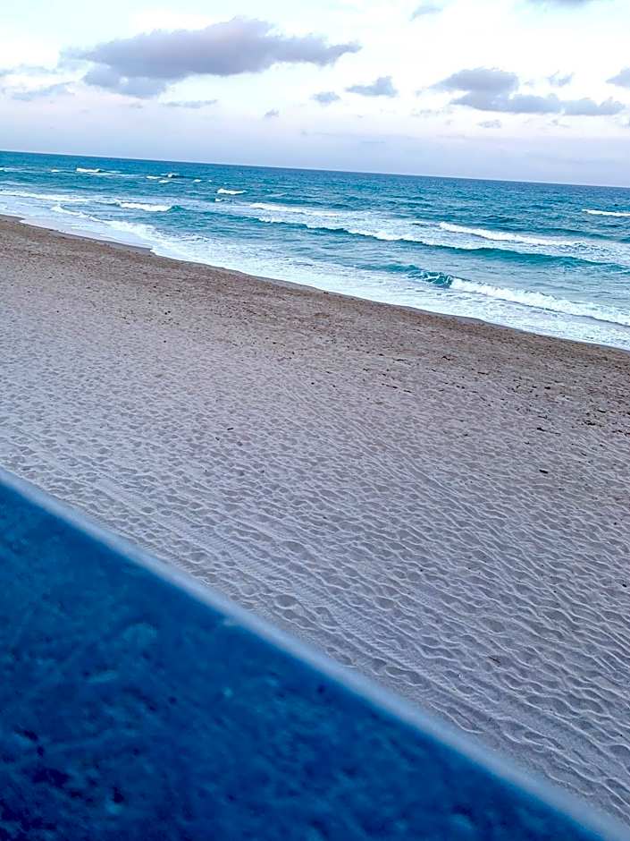 4145 By The Sea Inn & Suites