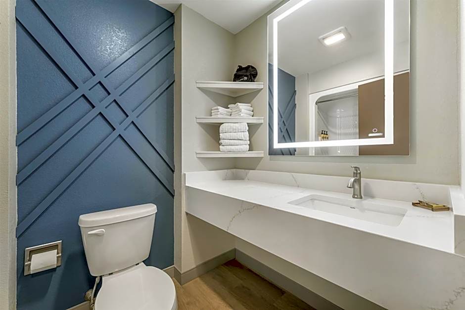 Best Western Plus Revere Inn & Suites