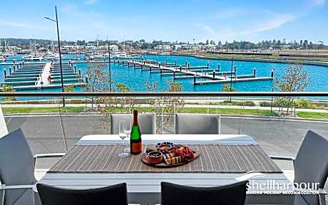 Marina Vista - Waterfront Apartment