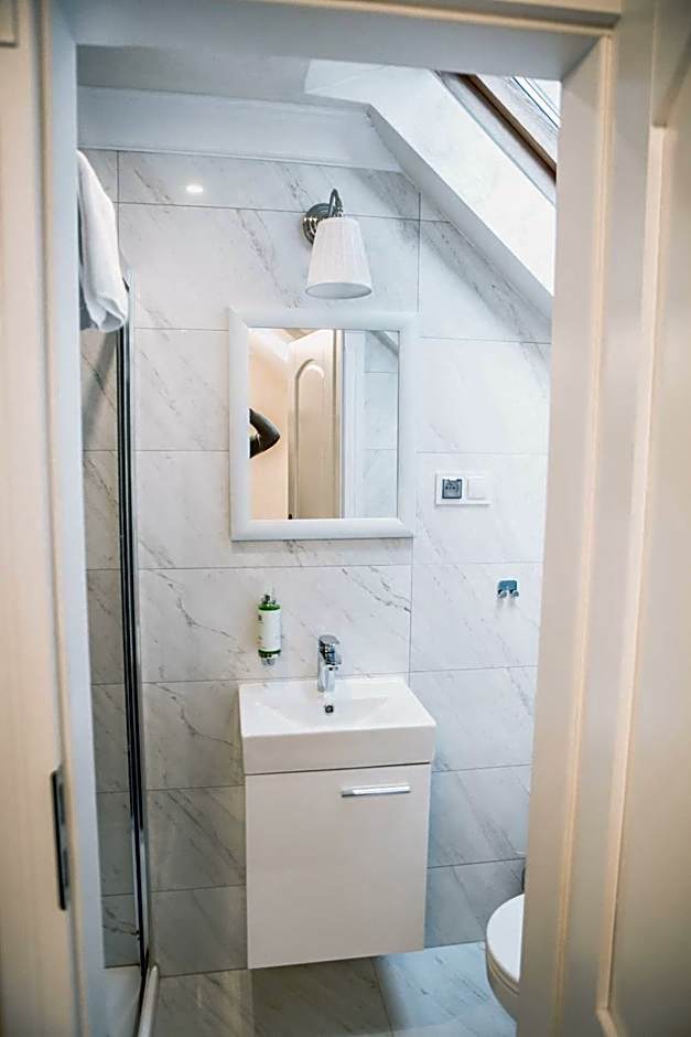 Dom Goscinny Bialy Dworek