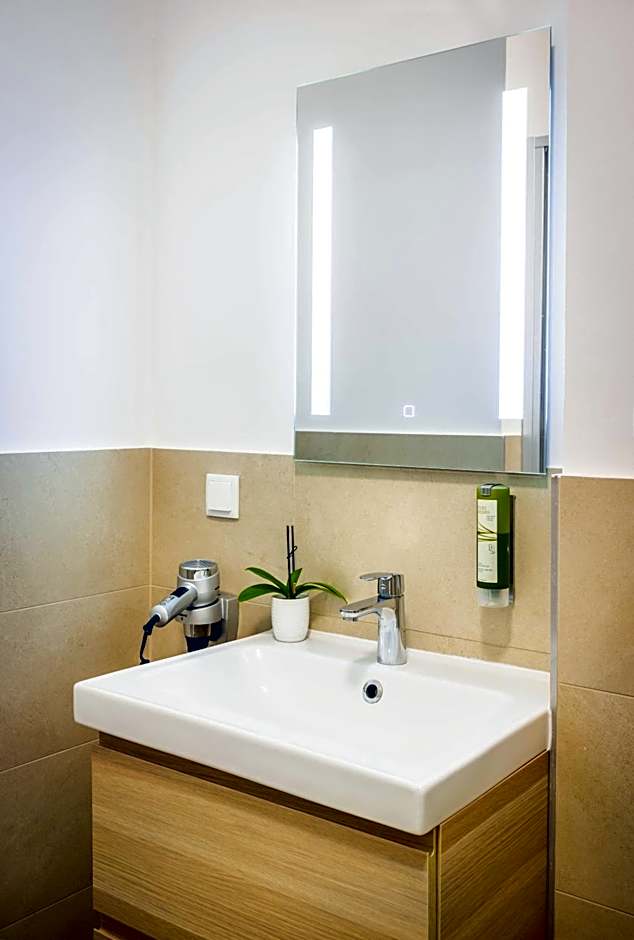 Jimmy's Apartments Dandelion