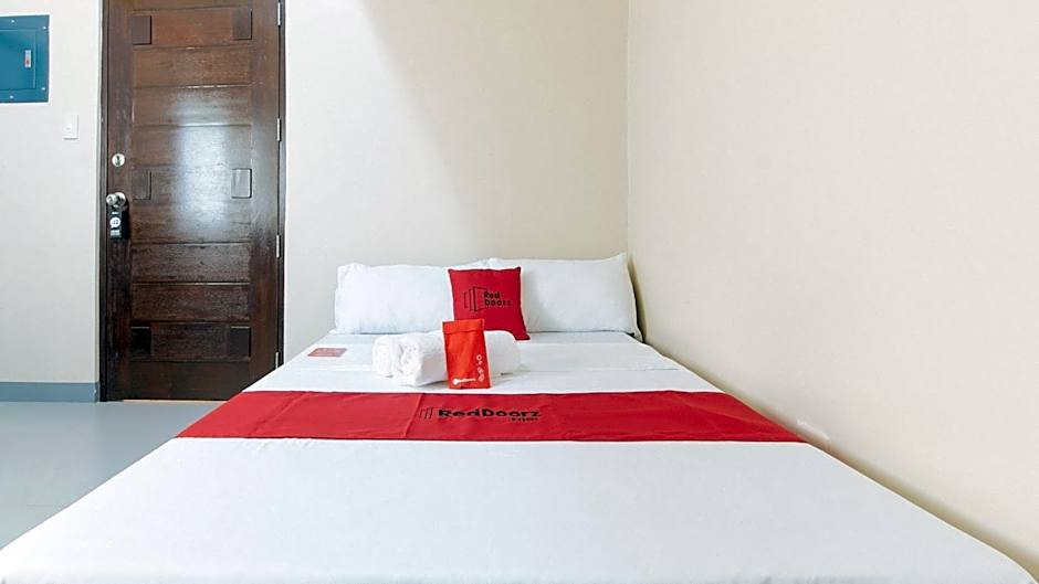 RedDoorz Plus @ Torre De Manuel Residences 1