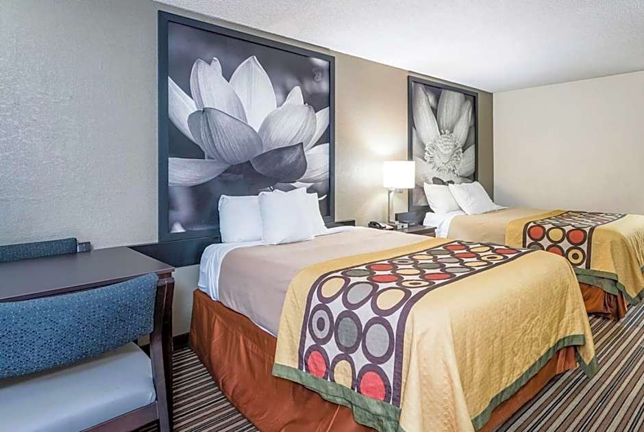 Super 8 by Wyndham Monroe