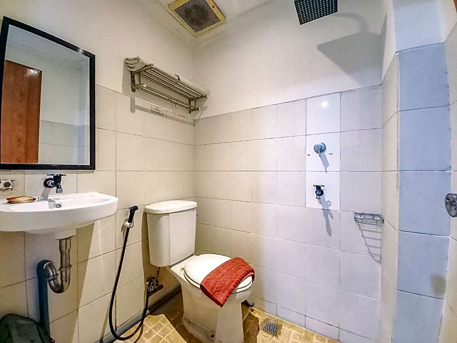 D Hans Hotel Syariah RedPartner near Wisata Religi Sunan Ampel Surabaya