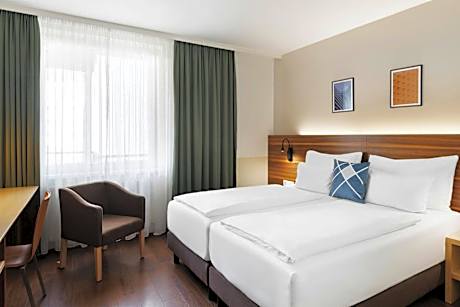 Standard Twin Room with Two Twin Beds