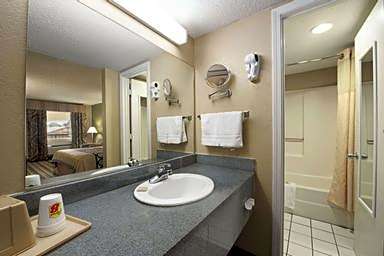 Super 8 by Wyndham Meridian