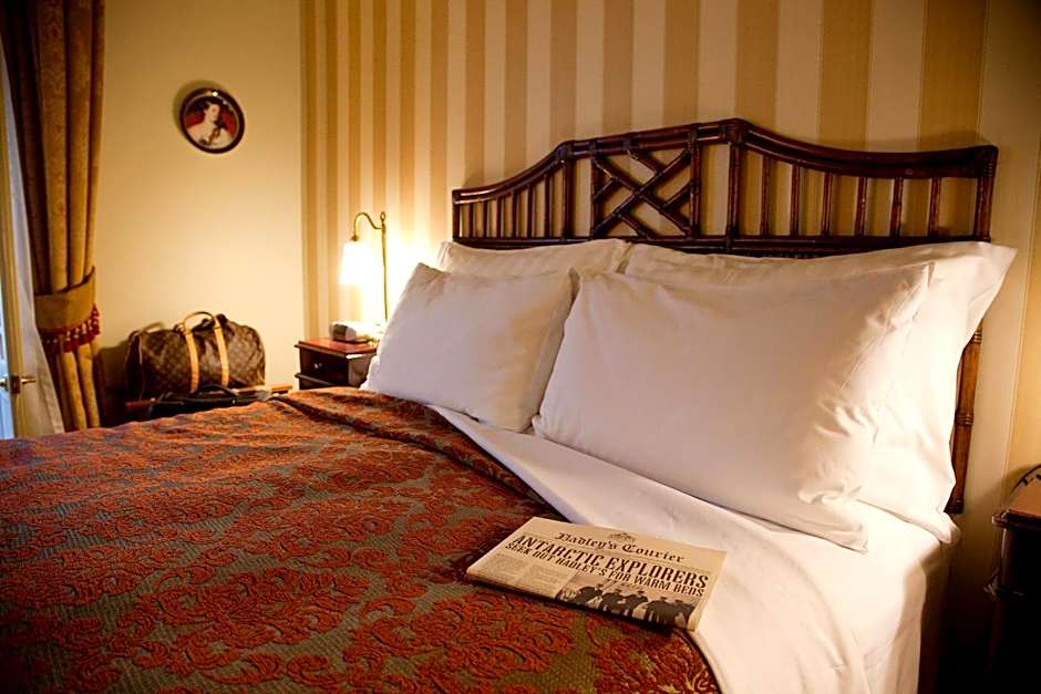 Hadley's Orient Hotel