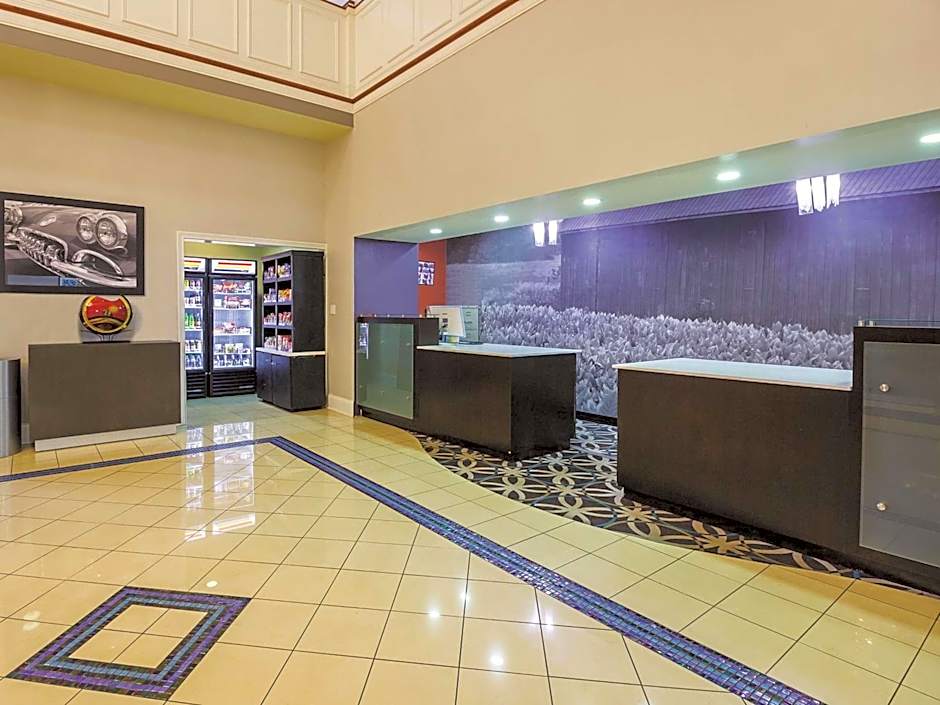 La Quinta Inn & Suites by Wyndham Bowling Green