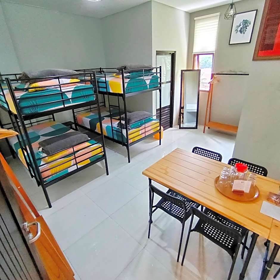 SaBi Guest House - Strategic Family -married couples only- Hostel in Prawirotaman