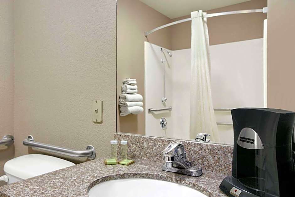 Super 8 by Wyndham Stafford/Springfield Area