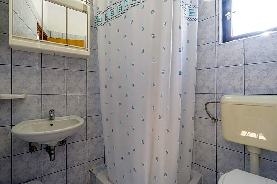 Apartment and Room Bacic