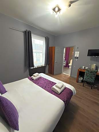 Deluxe Double Room with Shower