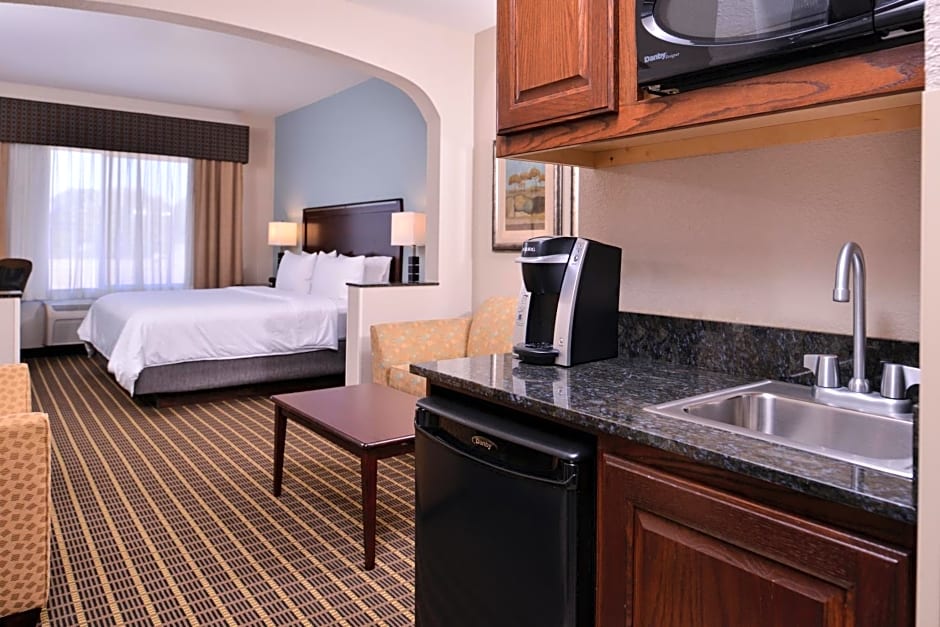 Holiday Inn Express & Suites Pittsburg By IHG
