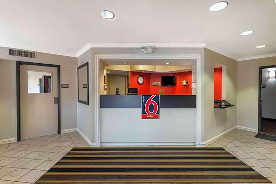 Studio 6 Extended Stay Minneapolis Airport Eagan North MN