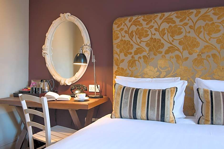 The Crown Manor House Hotel