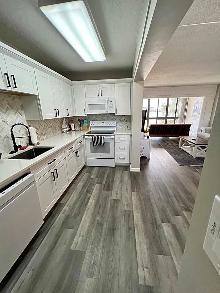 Wondrous Waterfront Condo w/ Pool & Washer/Dryer