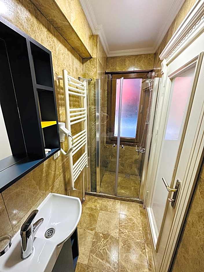 La Petite Maison Hotel