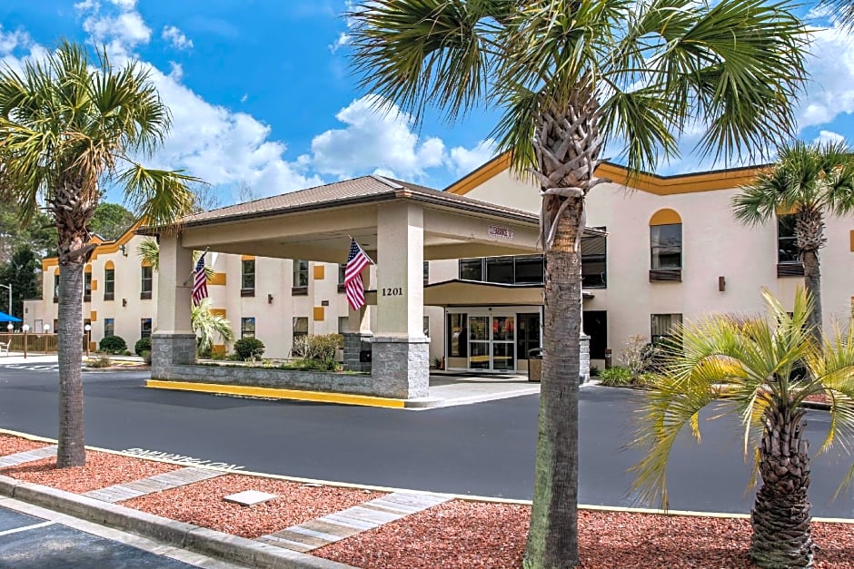 Photo 1 of 50 of Quality Inn Surfside Myrtle Beach