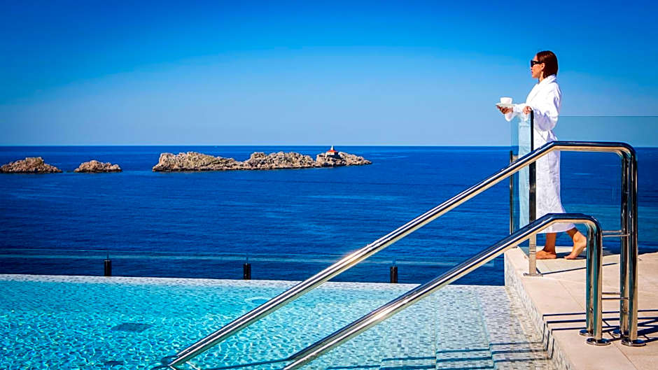 Royal Blue Hotel