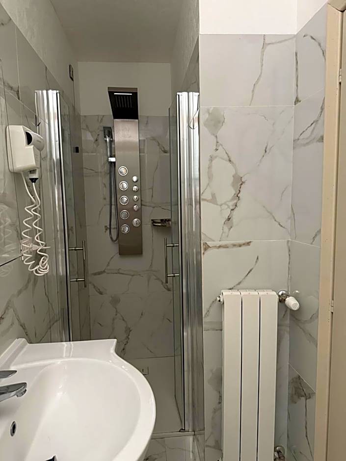 New Alexander Hotel