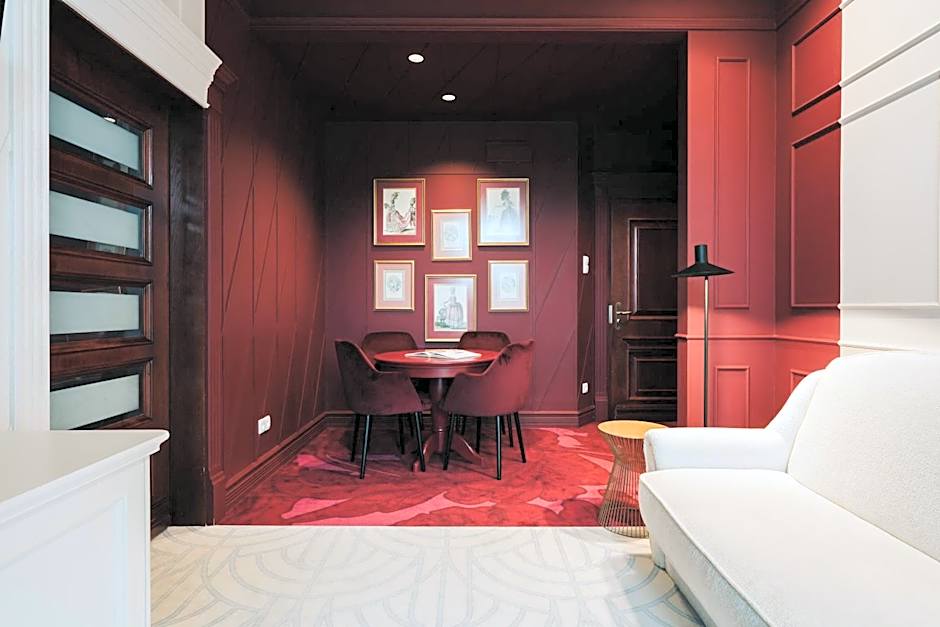 Photo 1 of 4 of Executive Suite