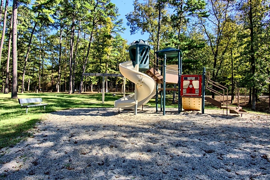 The Americana - Parker Creek Bend Cabins