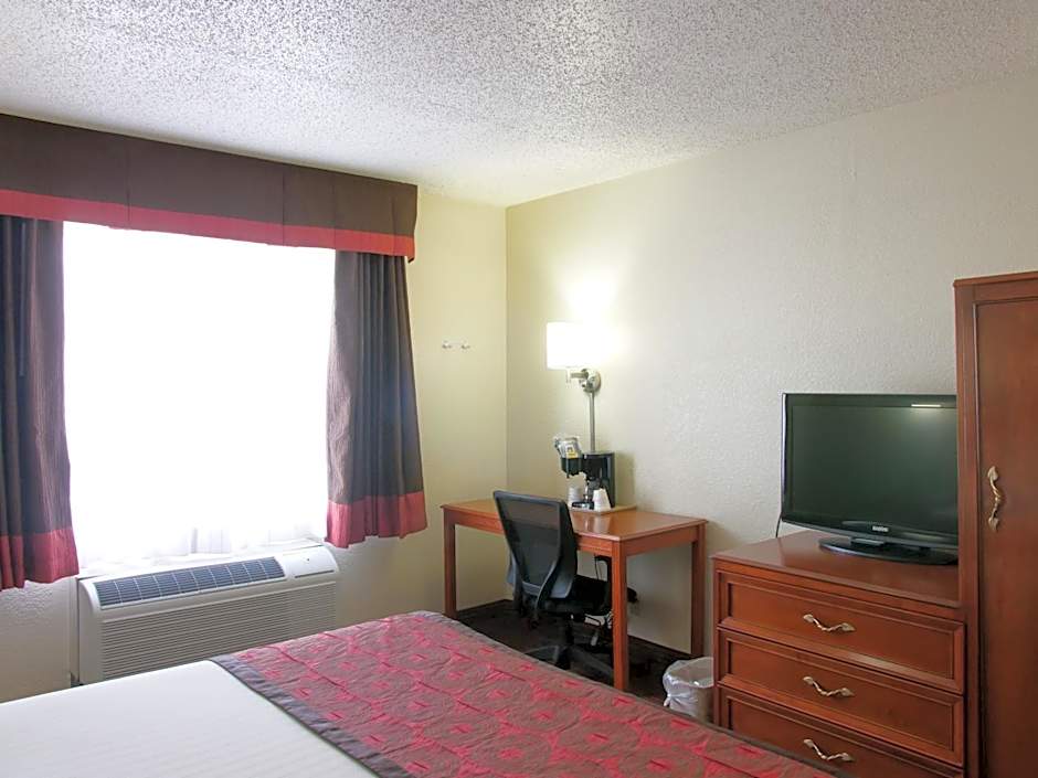 Baymont by Wyndham Louisville East