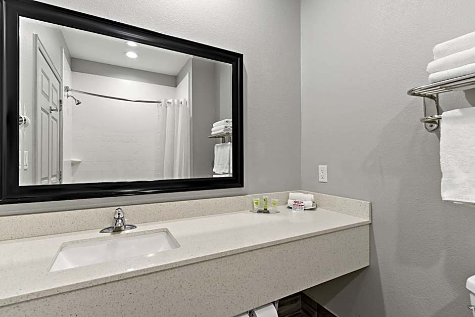 Paris Inn & Suites