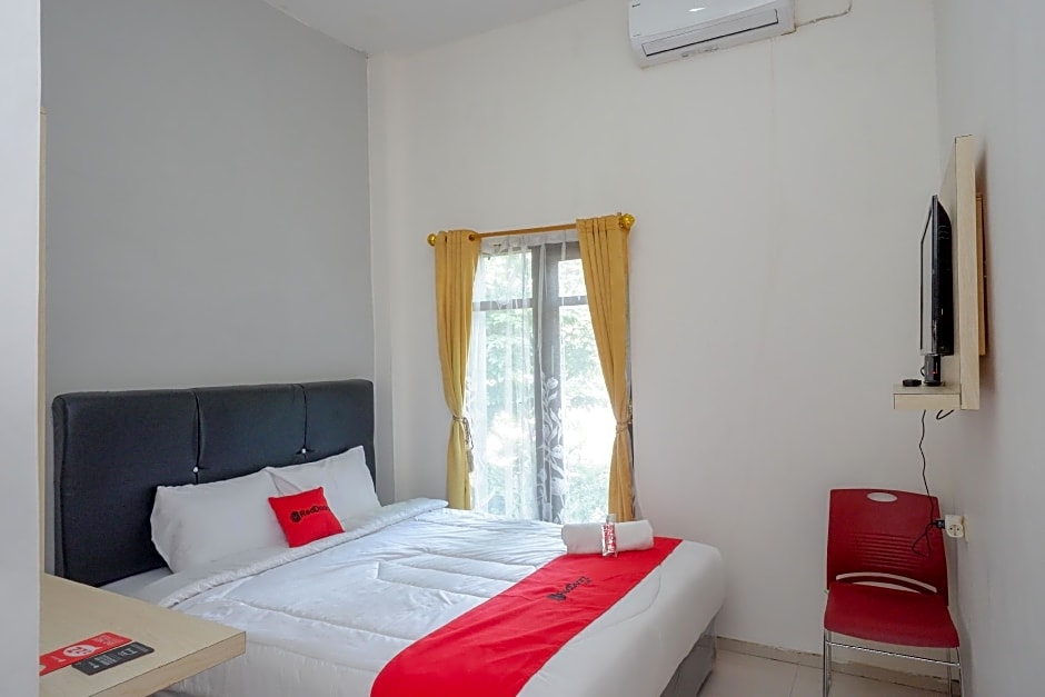 RedDoorz @ Kratonan Solo