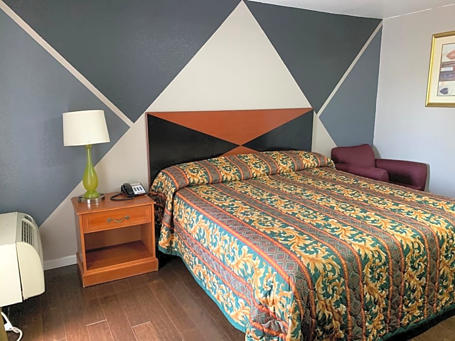 Royal Inn & Suites