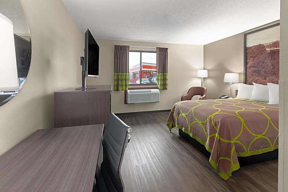 Super 8 by Wyndham Summersville