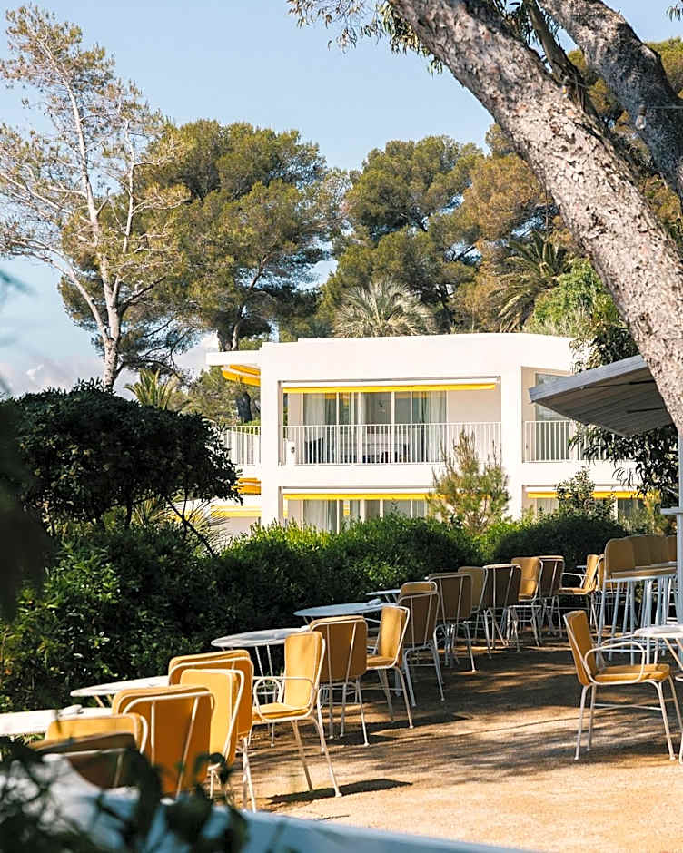 Les Roches Rouges, a Beaumier hotel