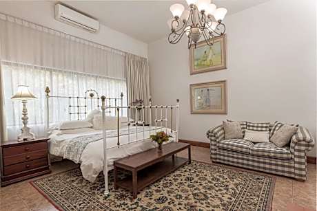 Honeymoon Suite