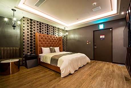 Business Quadruple Room - No Private Garage