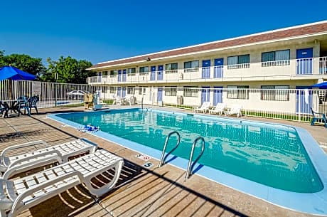 Motel 6 Thornton, CO