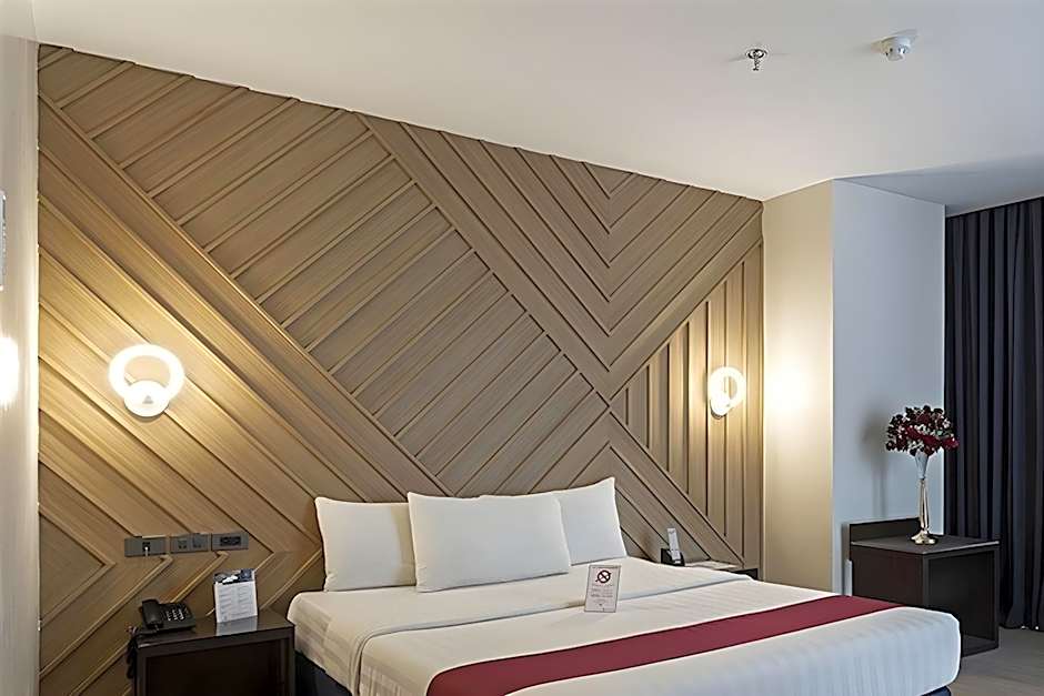 Sarrosa International Hotel And Residential Suites