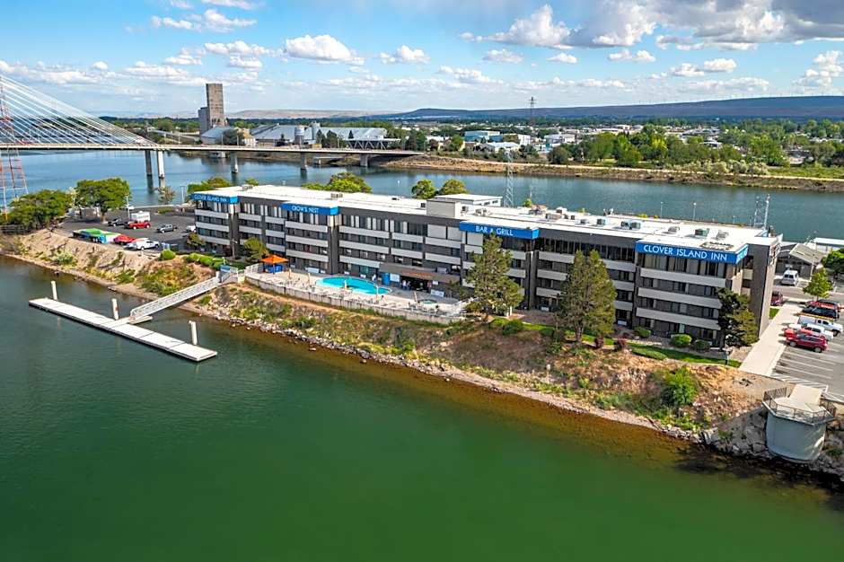 Clover Island Inn